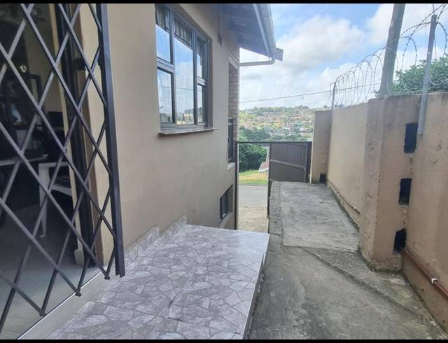 3 BEDROOM HOUSE FOR SALE IN UMLAZI Y